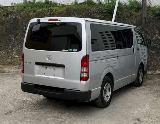 TOYOTA HIACE image 8