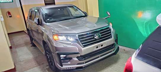 Toyota Land Cruiser Prado 5 Seater 2018 Sunroof image 9