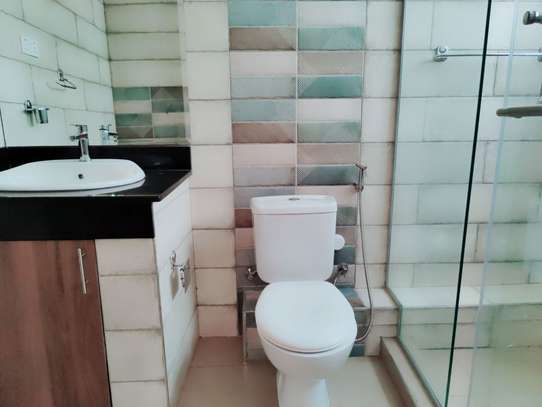 4 Bed Apartment with En Suite in Parklands image 9