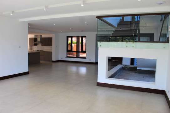 7 Bed Townhouse with En Suite in Kitisuru image 14