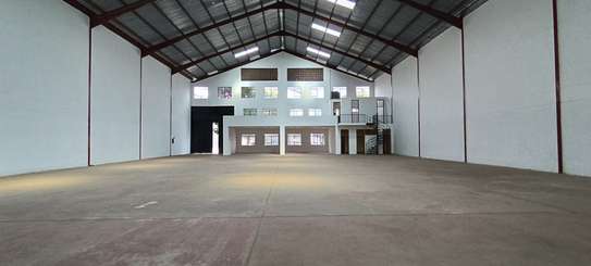 10,000 ft² Warehouse with Parking in Industrial Area image 1