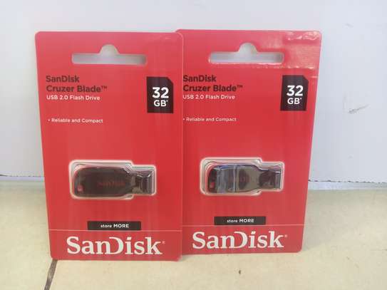 Extreme quality Sandisk Flash Drive - 32GB - Black & Red image 1