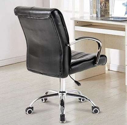 Modern High-Back Leather Executive Swivel Chair image 3