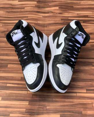 Nike Jordan 1 High OG Black and White image 3