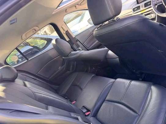 Mazda axela 2200cc Diesel 2018 Sunroof image 3