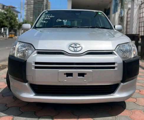 Toyota  succeed silver image 1