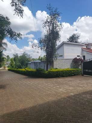 5 Bed House with Garden in Ridgeways image 13