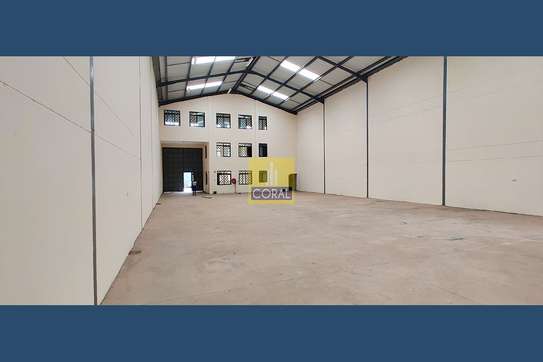 8877 ft² warehouse for rent in Industrial Area image 4
