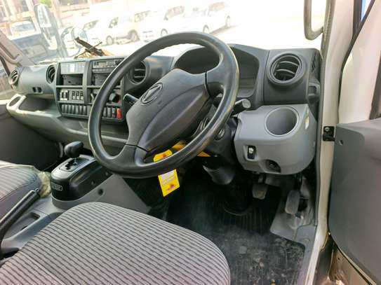 Hino Dutro freezer image 7