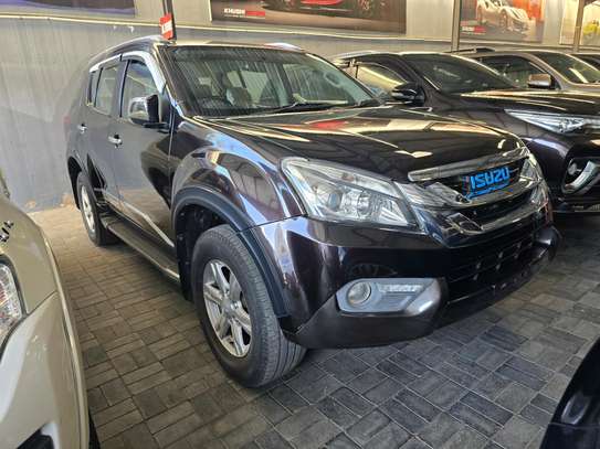 ISUZU MU-X image 1
