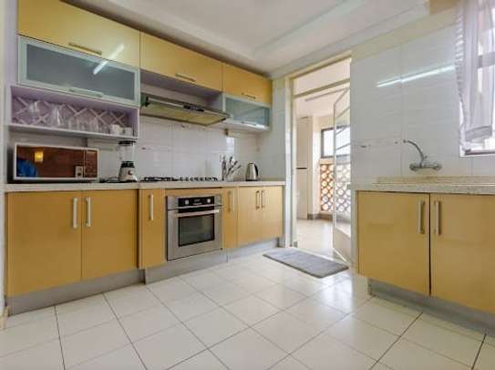 3 Bed Apartment with En Suite in Kilimani image 4