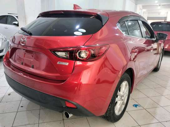 Mazda Axela image 3