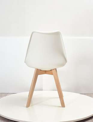 White Padded Eames Chair image 4