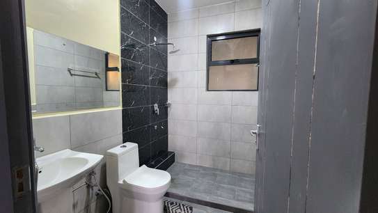 3 Bed Apartment with En Suite in Thika Road image 9