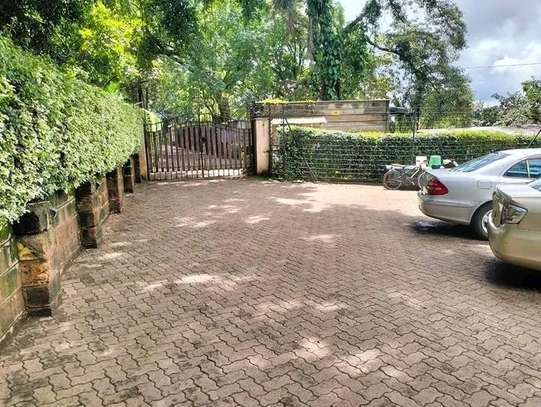 4 Bed House with En Suite at Lavington Green image 4