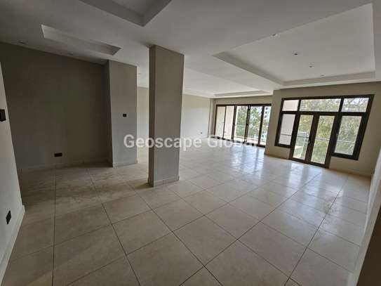 3 Bed Apartment with En Suite in Riverside image 16