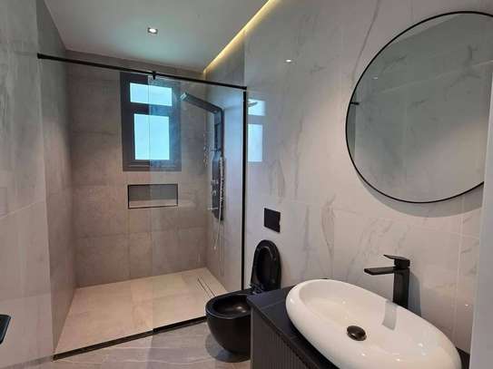 5 Bed Townhouse with En Suite at Lavington Green image 3