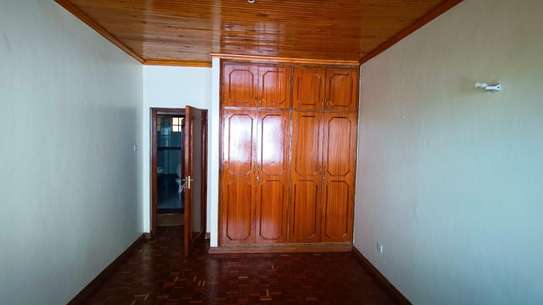 4 Bed Apartment with En Suite at Rhapta Road image 6