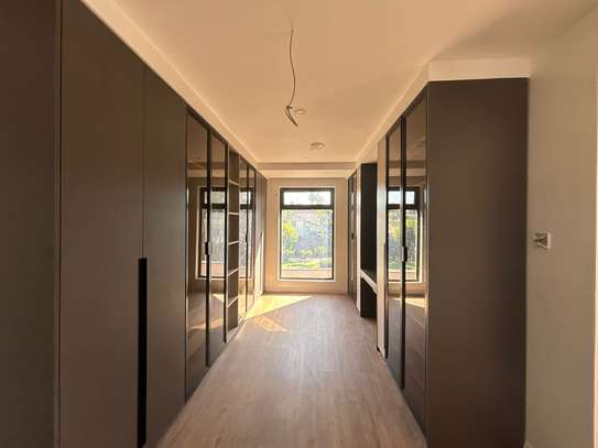 5 Bed House with En Suite in Runda image 6
