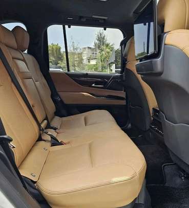 Lexus LX500d 2024 White image 6