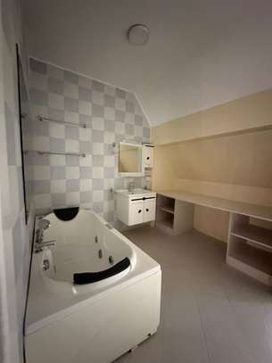 3 Bed House with En Suite in Runda image 5