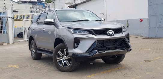 Toyota Fortuner Silver 2018 4wd image 3