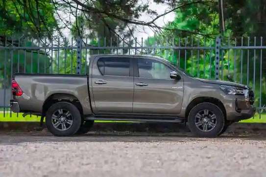 2020 Toyota Hilux double cab image 8