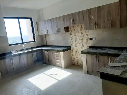 Serviced 3 Bed Apartment with Swimming Pool at Mombasa Beach image 10