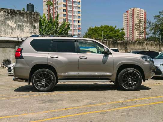 Toyota land cruiser Prado TZG Gold 2019 image 10