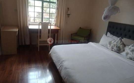 10 Bed House with En Suite in Lavington image 15