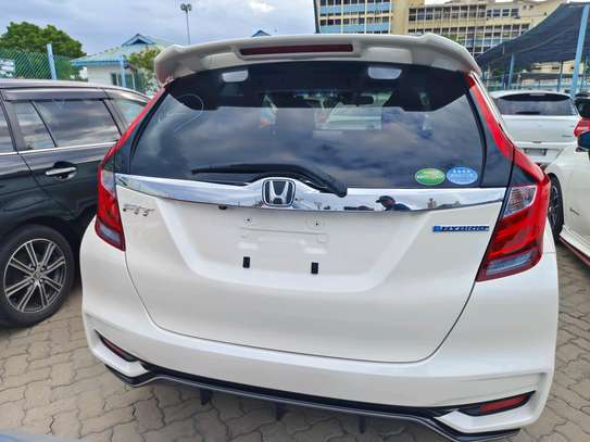 Honda Fit hybrid white 2018 2wd image 11