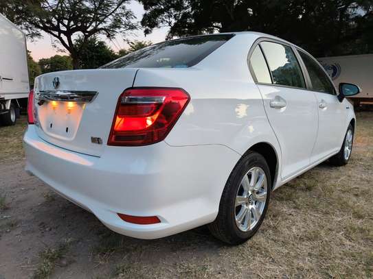 Toyota  Axio 2017 Hybrid image 2