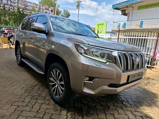 2023 Toyota land cruiser Prado VXL image 3