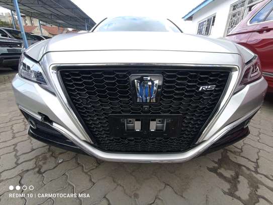 Toyota Crown RS image 13