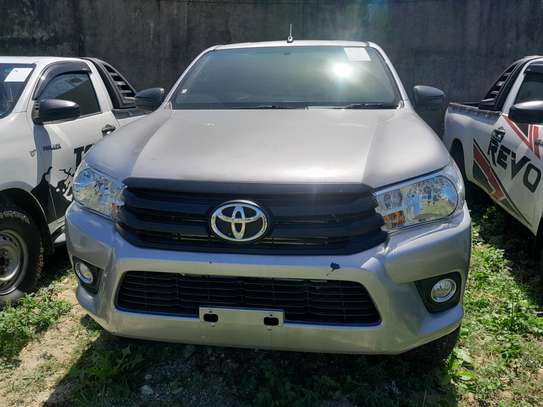 Toyota hilux single 4wd silver 2016 image 1