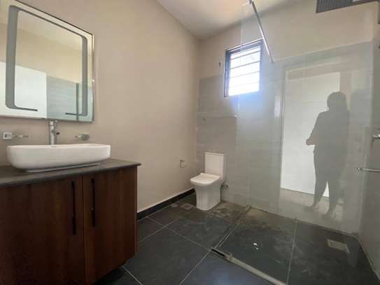 3 Bed Apartment with En Suite in Kilimani image 18