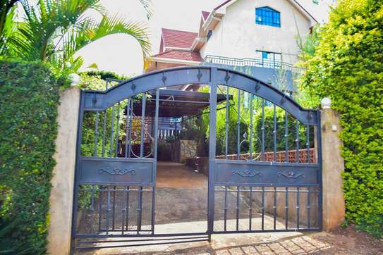 5 Bed Townhouse with En Suite at Off Kiambu Road image 4