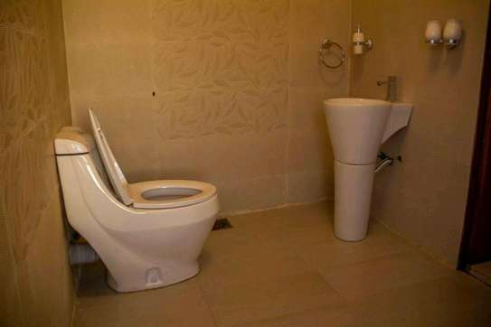 4 bedrooms all en-suite flat-roof maisonettes with SQ image 8
