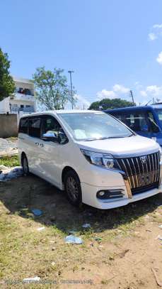 Toyota Noah Esquire White colour 2018 image 9