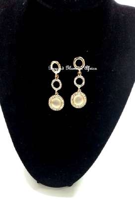 Womens Gold Tone Drop earrings with box image 3