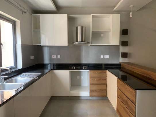 3 Bed Apartment with En Suite at Mandera Road image 6