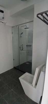 1 Bed Apartment with Gym in Kilimani image 3