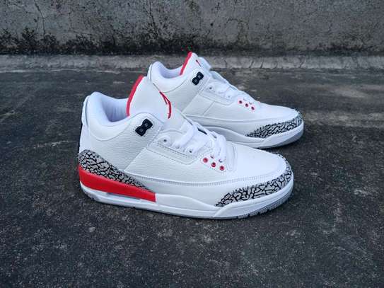 Jordan 3 Sneaker image 2