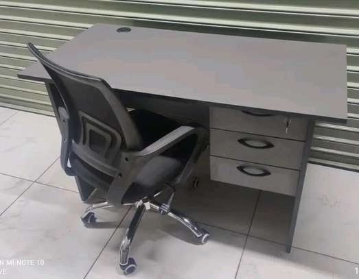 Office desk and chairs image 1