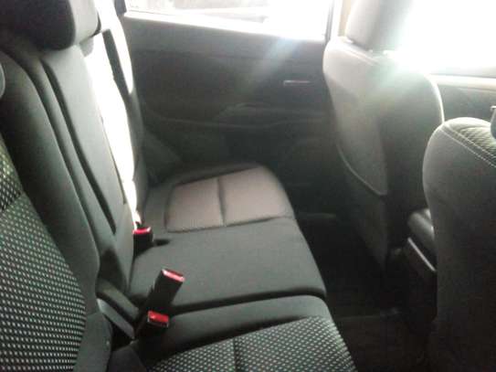 Mitsubishi outlander image 2