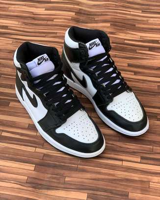 Nike Jordan 1 High OG Black and White image 4