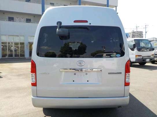 TOYOTA HIACE AUTO DIESEL NEW IMPORT. image 6