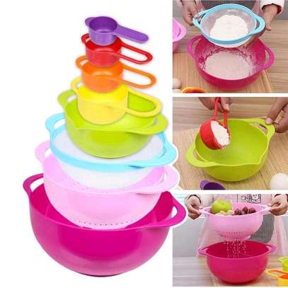 10in1 Measuring bowl/sieve &cups image 1