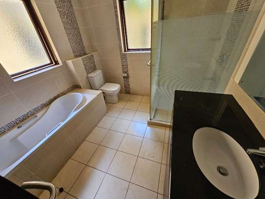 4 Bed Apartment with En Suite at Riverside Dr image 20