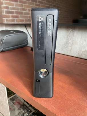 xbox 360 console without adapter nor controller image 1